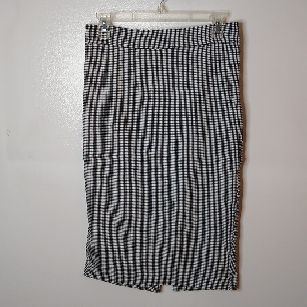 Dalia women's Size 4 slit skirt. Career wear.